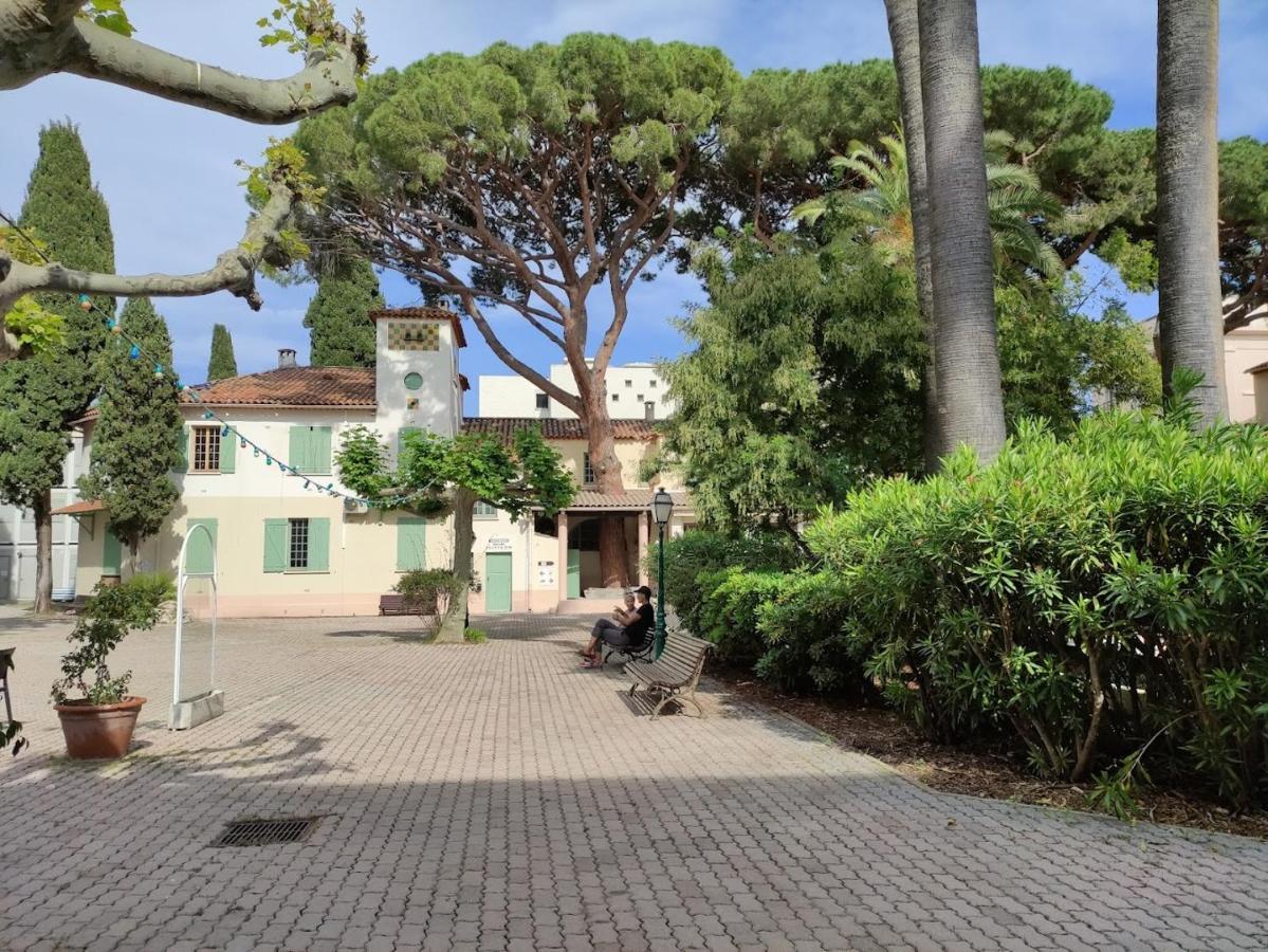 Hostel Santa Maria Cannes Exterior photo